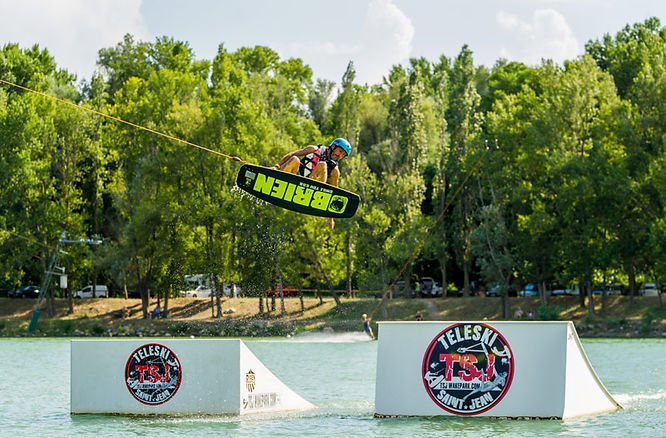 teleski-saint-jean-waterjump-wakepark-obstacles-17874